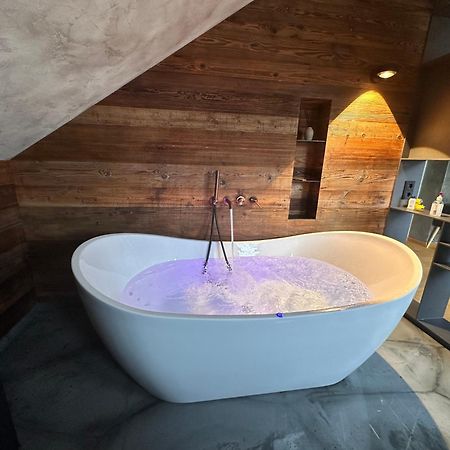 Appartement Der Extraklasse Mit Whirlpool Roding Exteriér fotografie