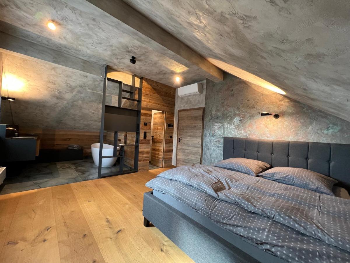 Appartement Der Extraklasse Mit Whirlpool Roding Exteriér fotografie